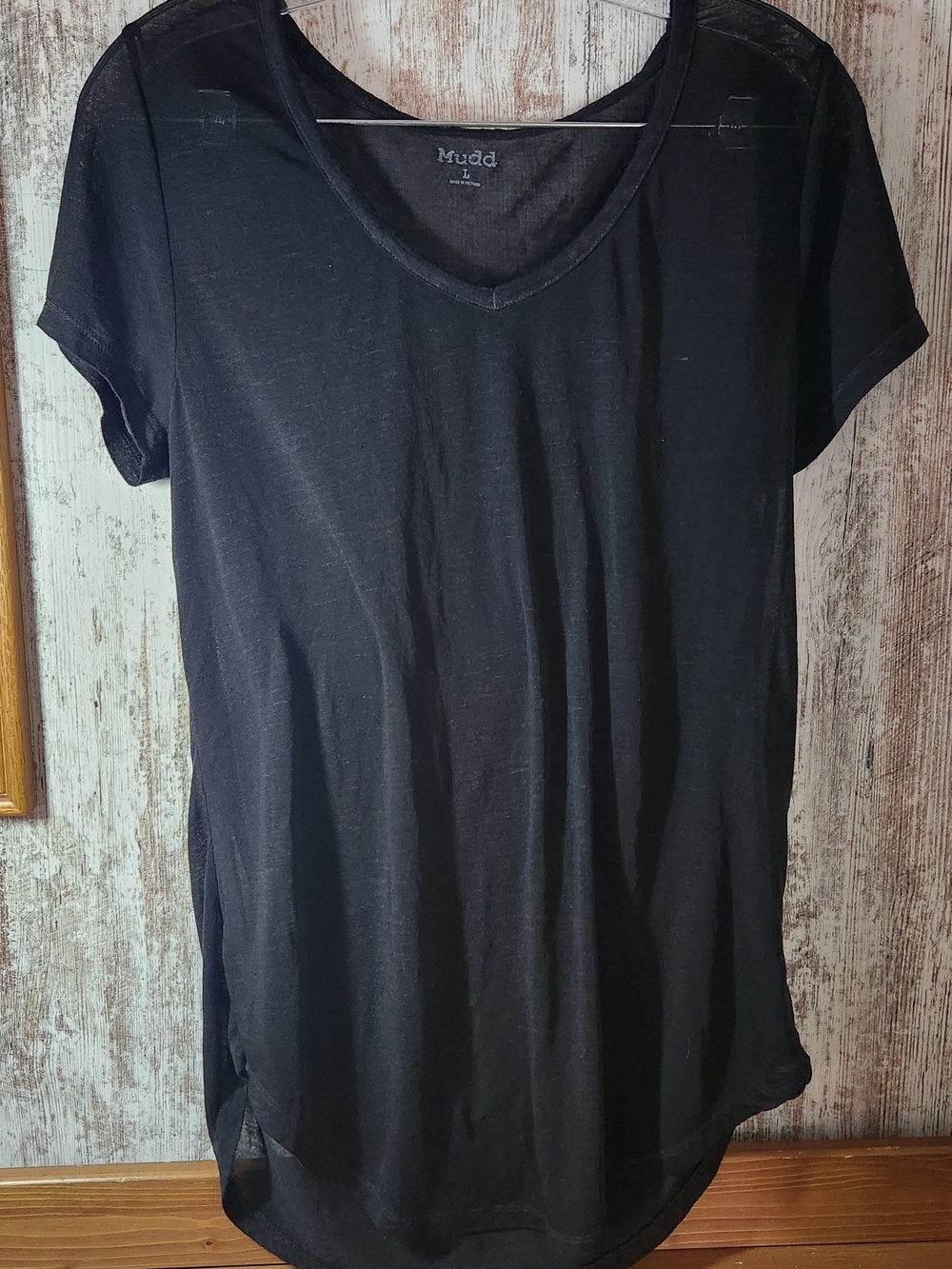 Mudd Black Classic V-Neck Short Sleeve Tee Very Lightweight Scoop Hemline Nice!